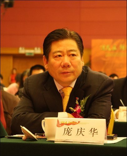 汽車經(jīng)銷商擴(kuò)充實力 多模式競爭格局隱現(xiàn)
