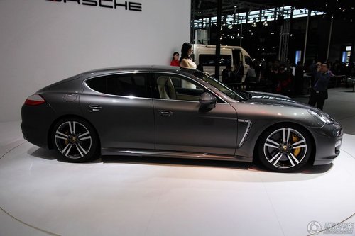 保時(shí)捷Panamera Turbo S